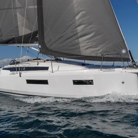 Sailing Escape Blue Spirit Croatia Ботель *