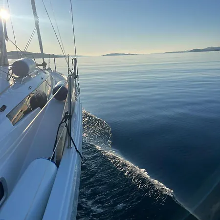 Ботель Sailing Escape Blue Spirit Croatia *