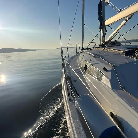 Sailing Escape Blue Spirit Croatia بوتيل سبليت